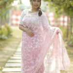 Authentic cotton Jamdani enriched with floral motifs